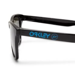 Oakley X FRAGMENT DESIGN FROGSKINS 11 Oakley X FRAGMENT DESIGN FROGSKINS -Hot Sale Clothing Store OakleyXFRAGMENTDESIGNFROGSKINSFRAGMENTBLUEWPRIZMGREYOS0OO9245 4